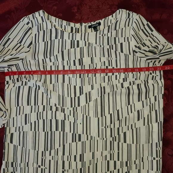 Apt 9 zipper back blouse - Picture 3 of 8